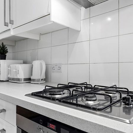 Luxury 4-Bedroom Modern Flat In Central London Steps From Station, Sleeps 9 In Style! Exterior photo