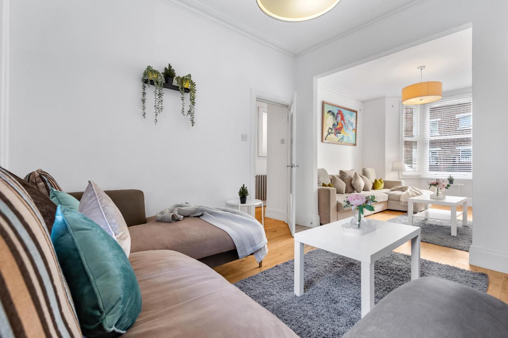Luxury 4-Bedroom Modern Flat In Central London Steps From Station, Sleeps 9 In Style! Exterior photo