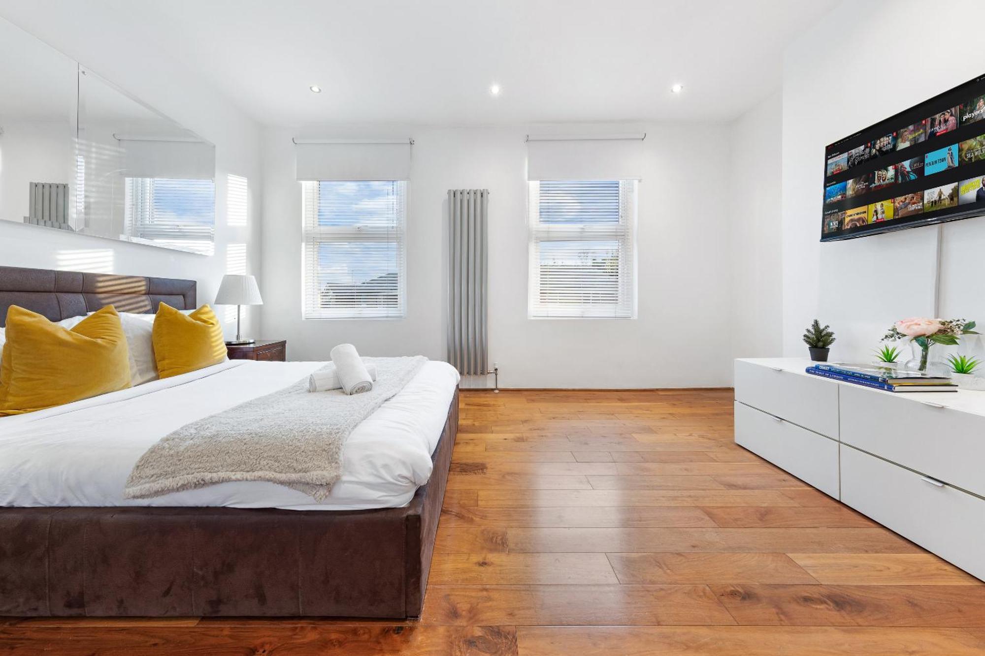 Luxury 4-Bedroom Modern Flat In Central London Steps From Station, Sleeps 9 In Style! Exterior photo