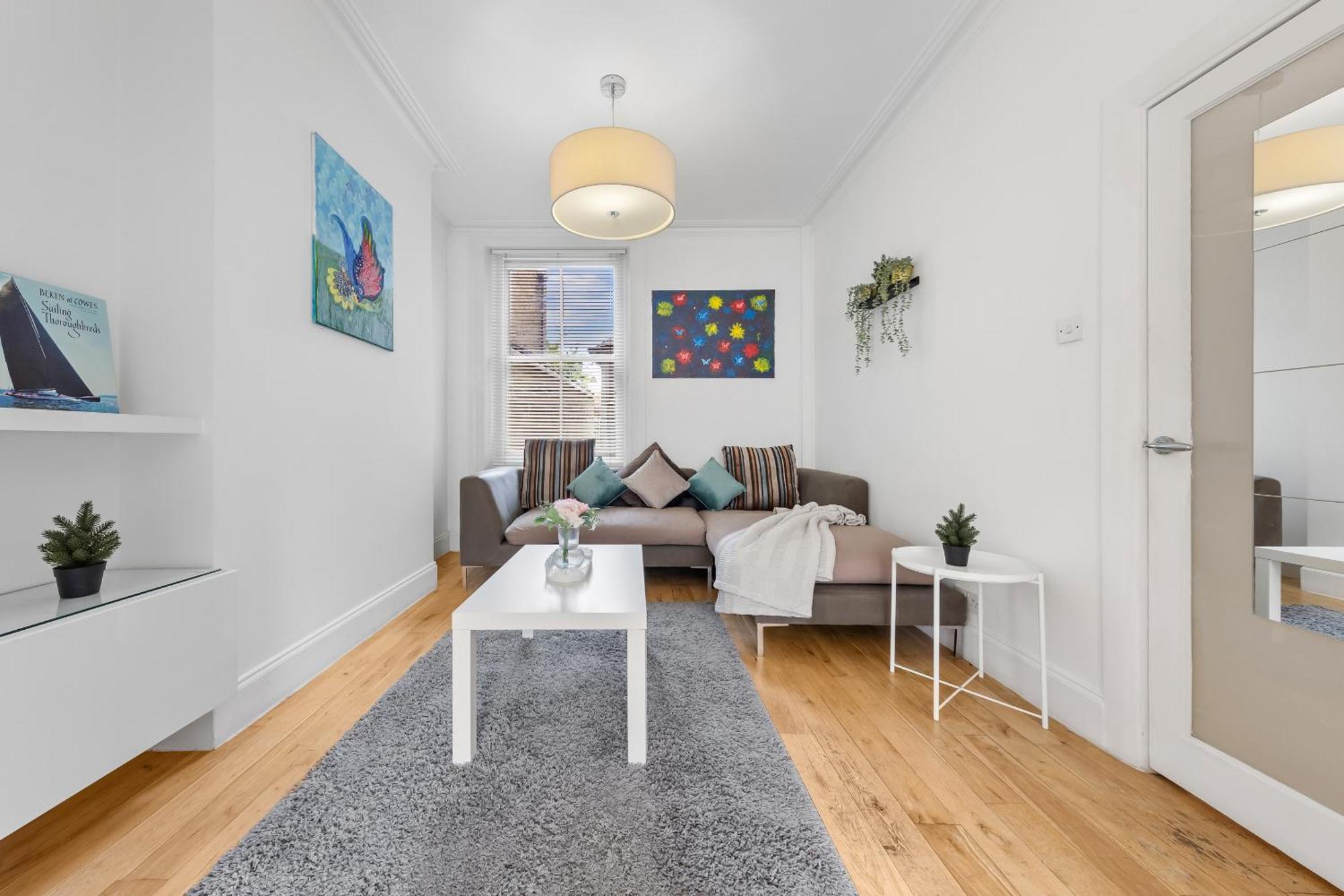 Luxury 4-Bedroom Modern Flat In Central London Steps From Station, Sleeps 9 In Style! Exterior photo