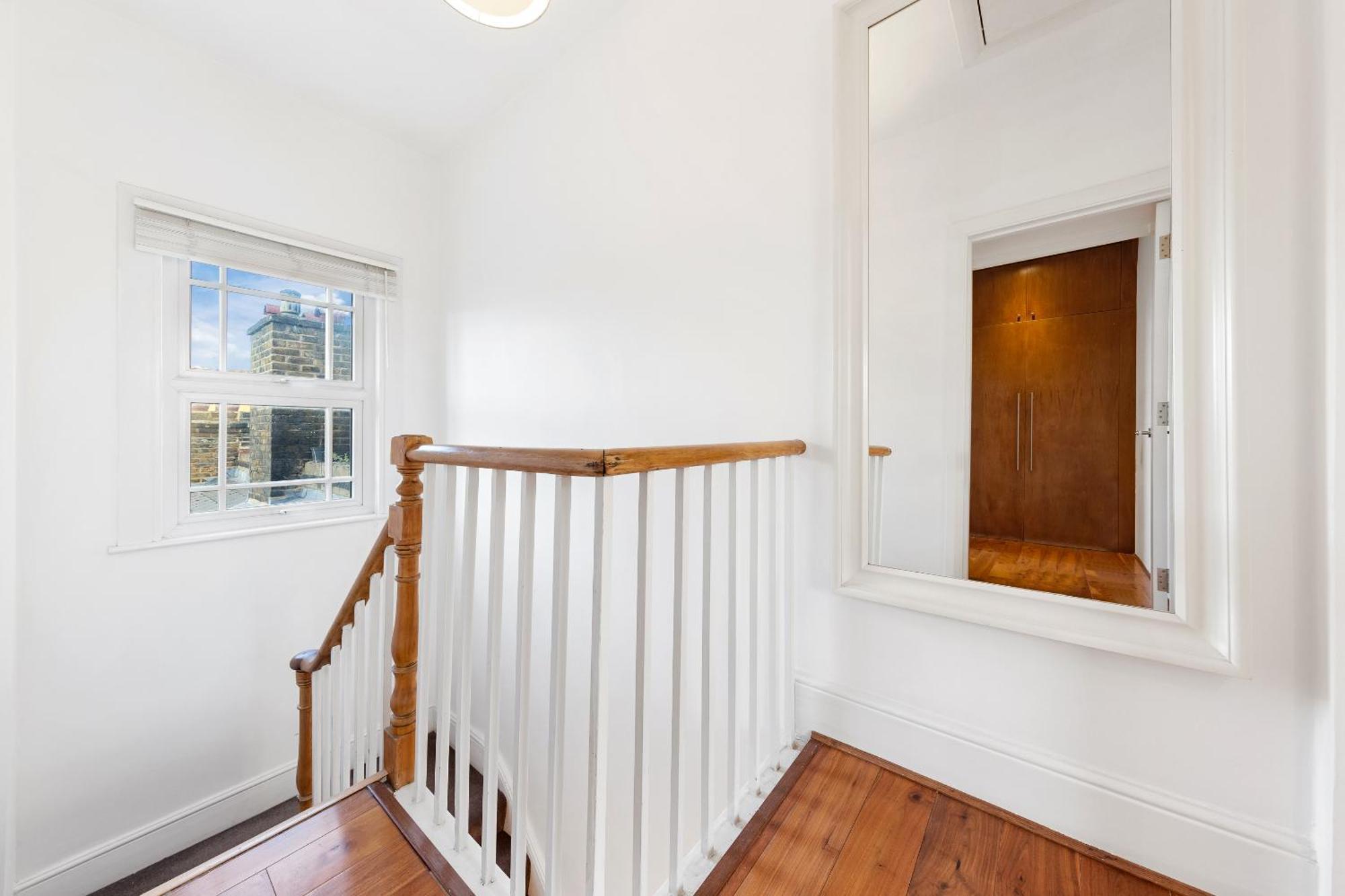Luxury 4-Bedroom Modern Flat In Central London Steps From Station, Sleeps 9 In Style! Exterior photo