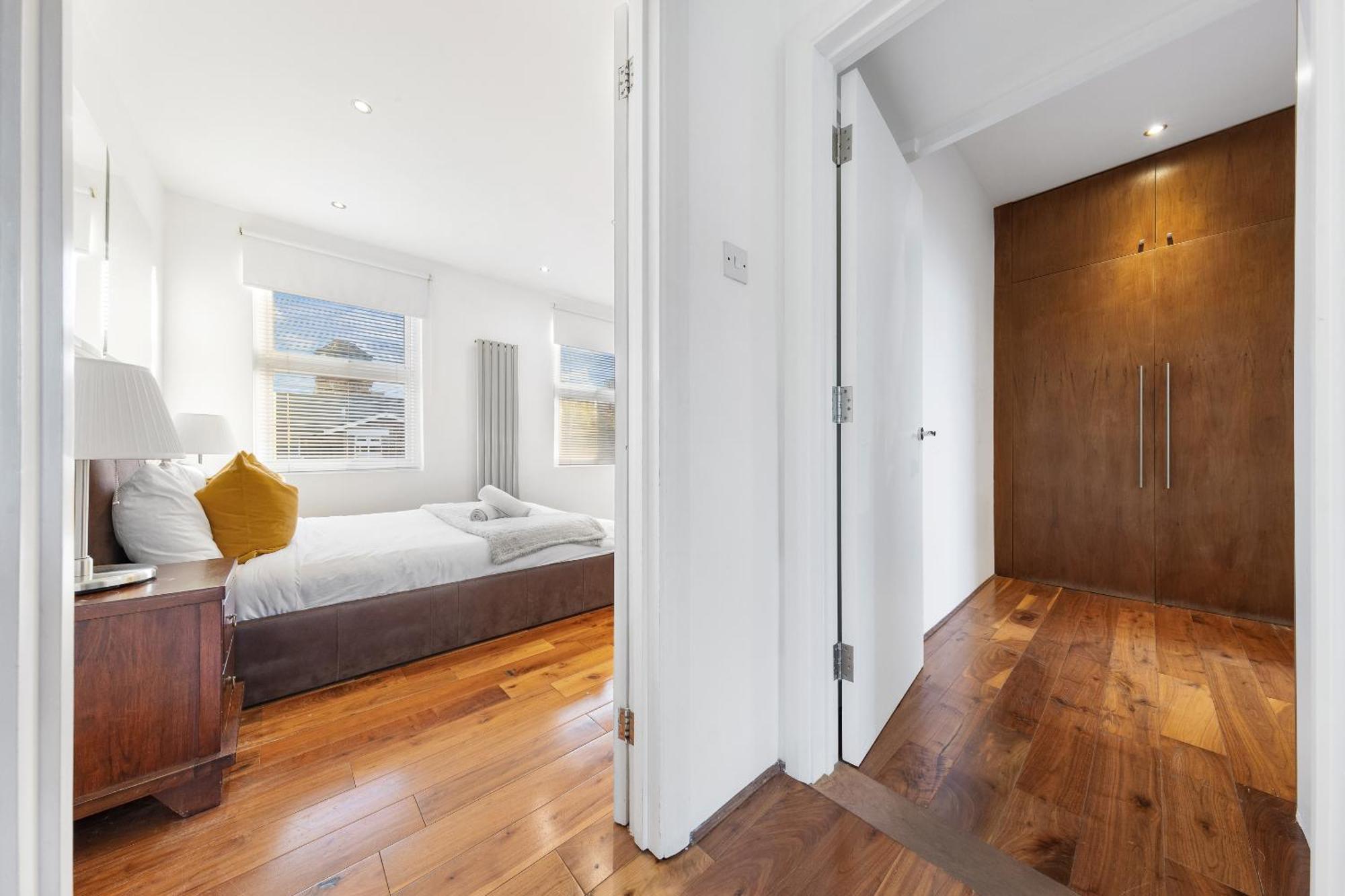 Luxury 4-Bedroom Modern Flat In Central London Steps From Station, Sleeps 9 In Style! Exterior photo