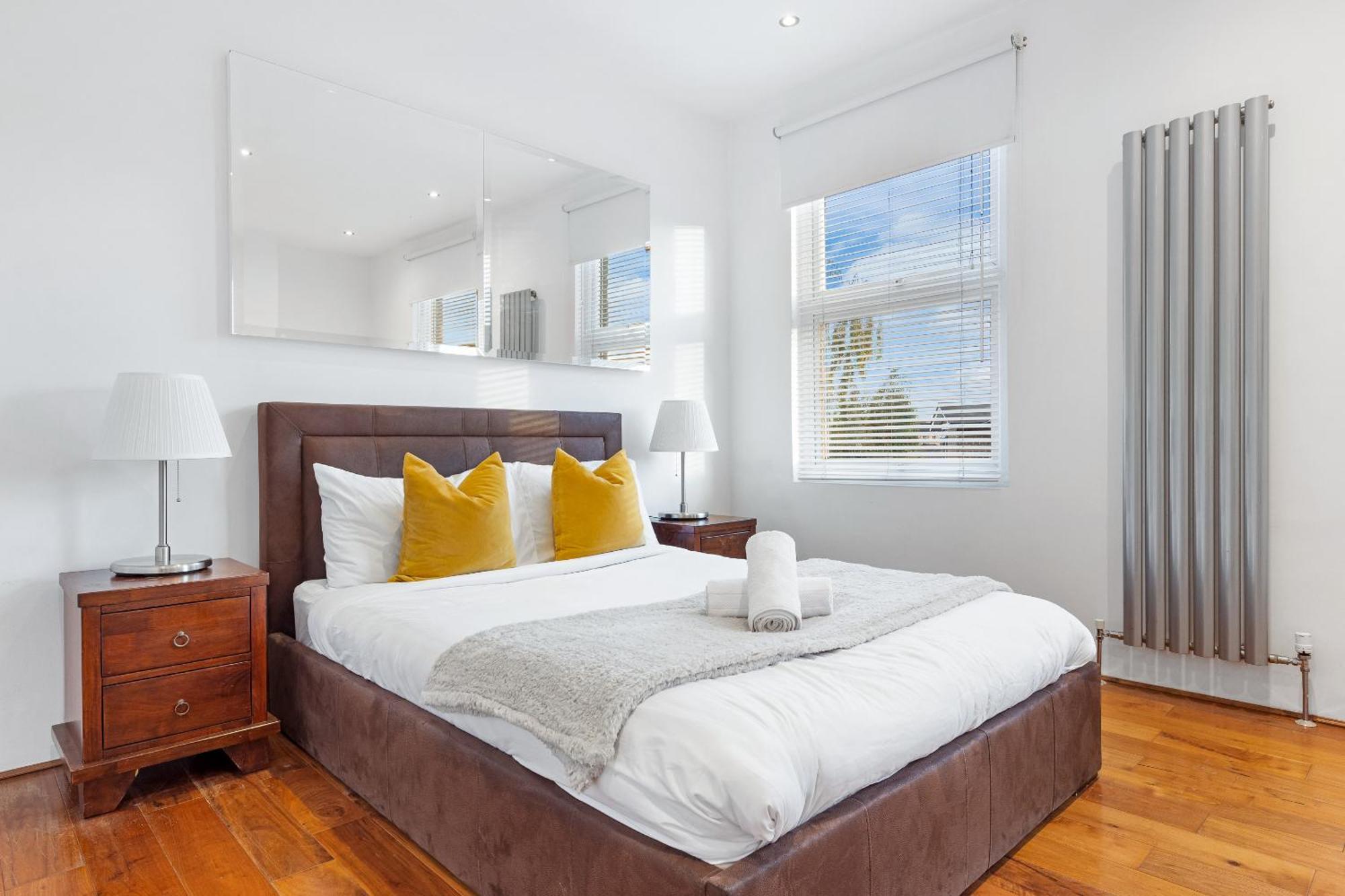 Luxury 4-Bedroom Modern Flat In Central London Steps From Station, Sleeps 9 In Style! Exterior photo