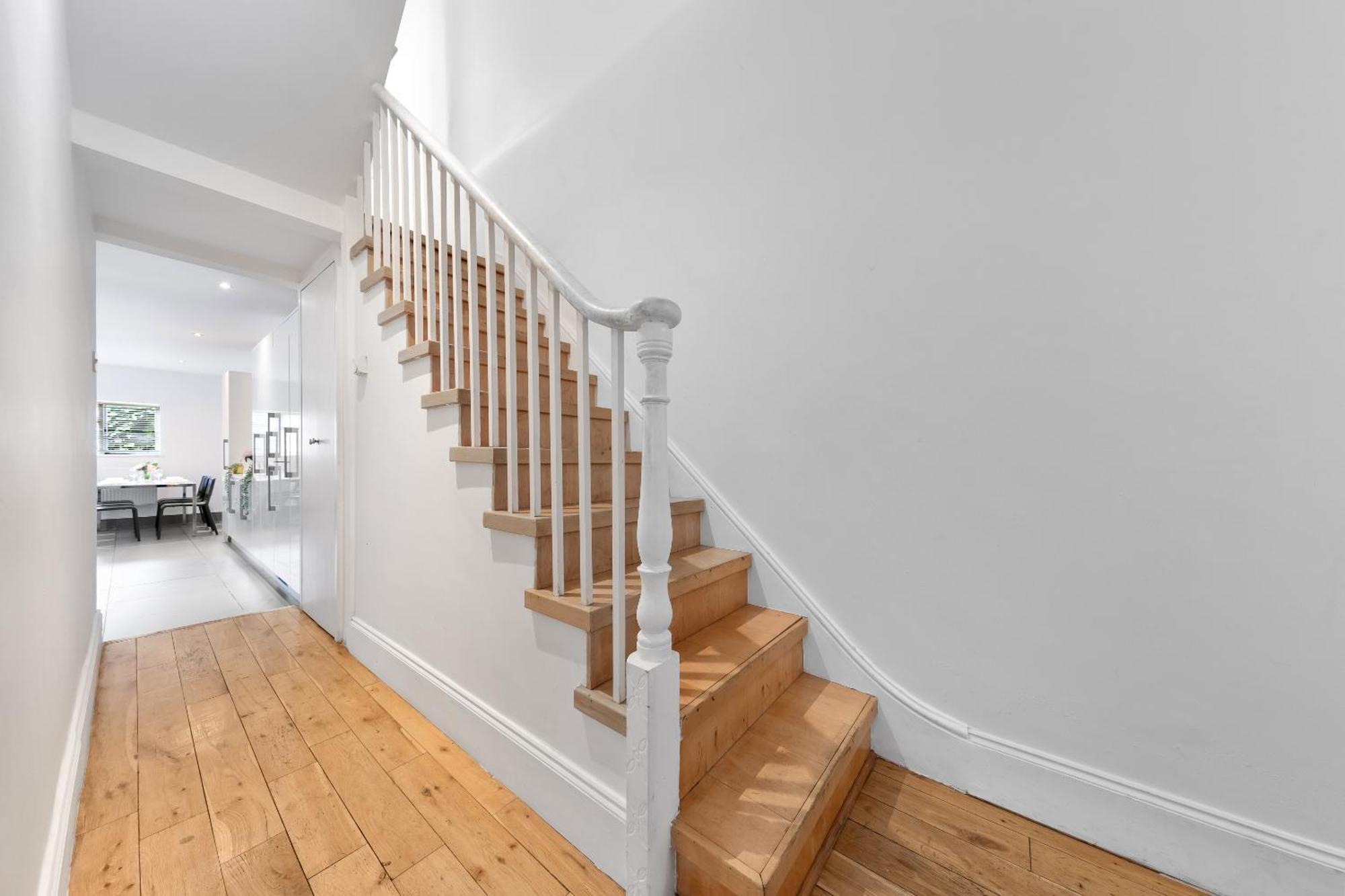 Luxury 4-Bedroom Modern Flat In Central London Steps From Station, Sleeps 9 In Style! Exterior photo