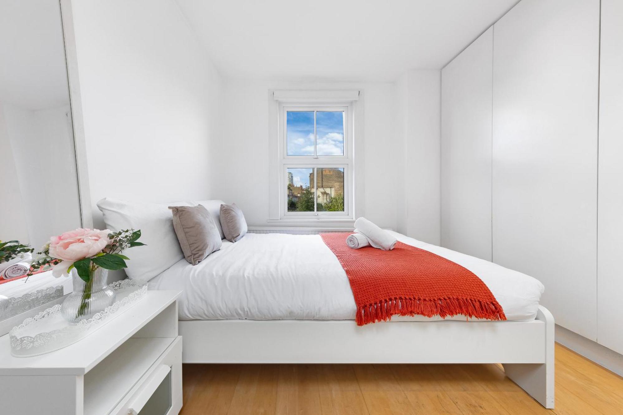 Luxury 4-Bedroom Modern Flat In Central London Steps From Station, Sleeps 9 In Style! Exterior photo