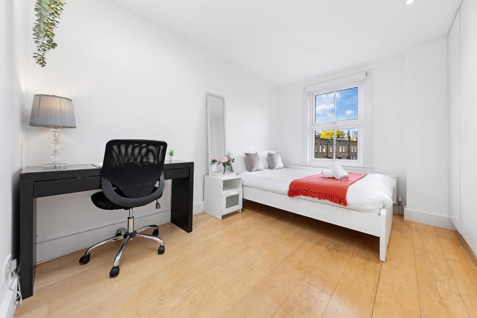 Luxury 4-Bedroom Modern Flat In Central London Steps From Station, Sleeps 9 In Style! Exterior photo