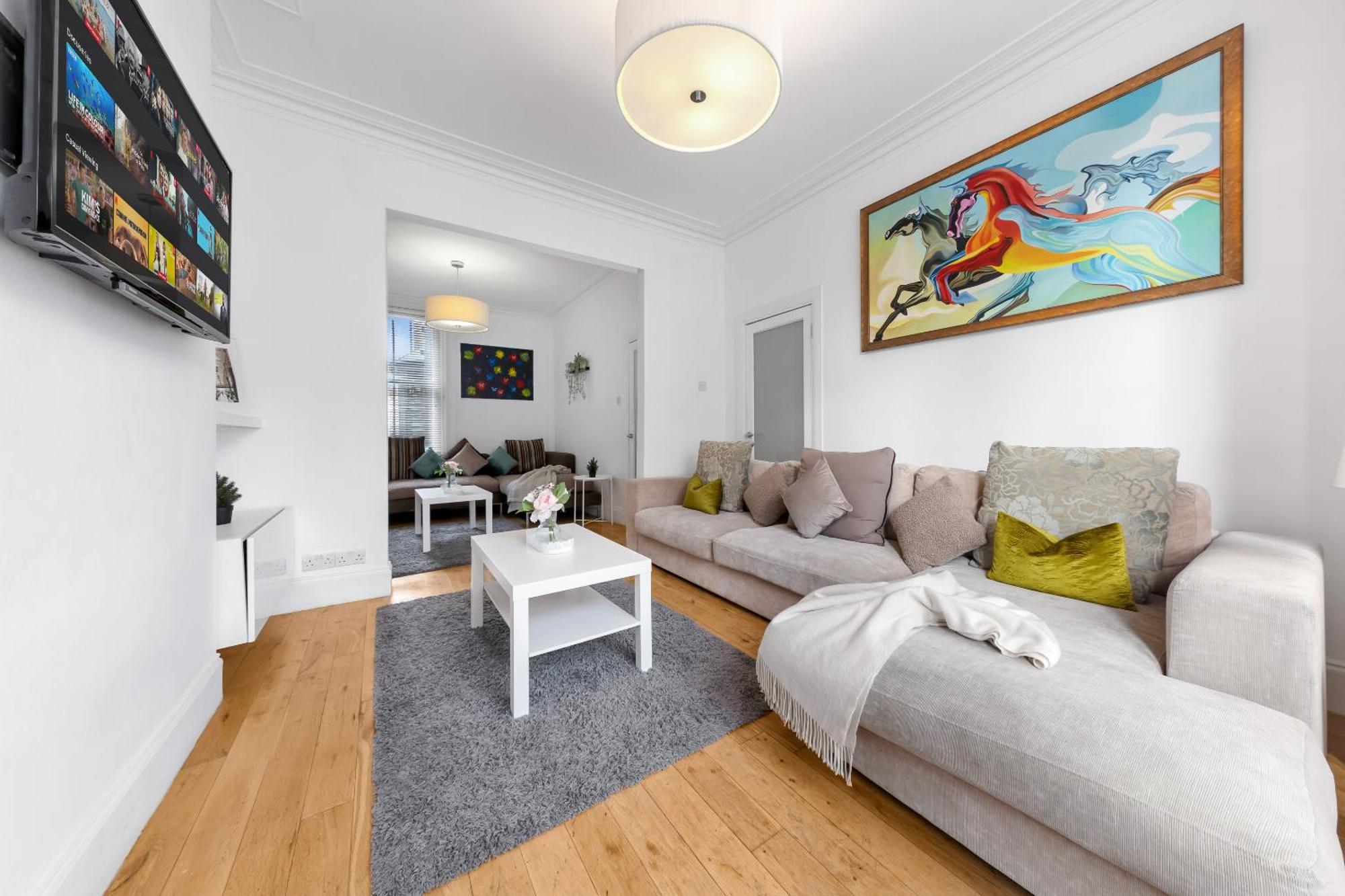 Luxury 4-Bedroom Modern Flat In Central London Steps From Station, Sleeps 9 In Style! Exterior photo