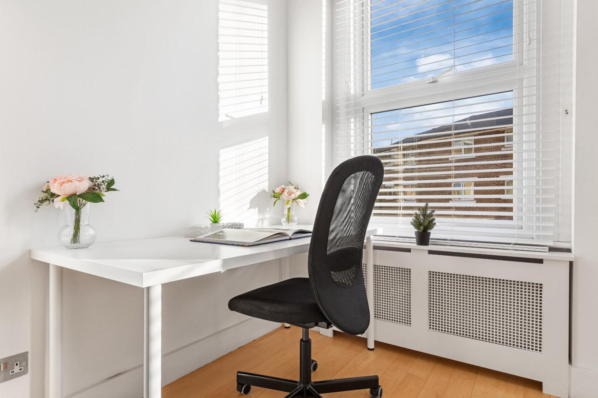 Luxury 4-Bedroom Modern Flat In Central London Steps From Station, Sleeps 9 In Style! Exterior photo