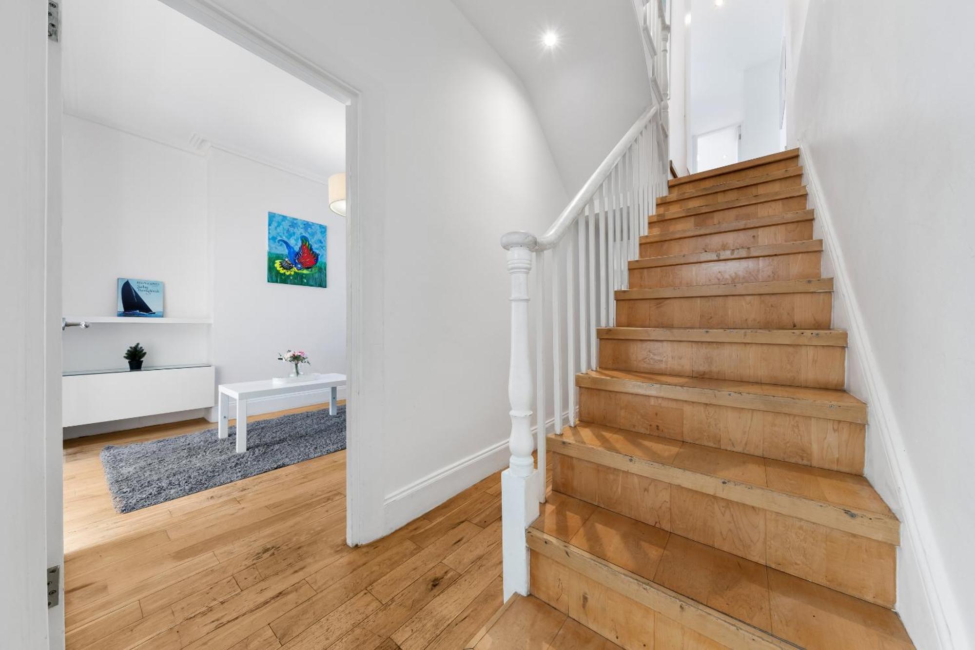 Luxury 4-Bedroom Modern Flat In Central London Steps From Station, Sleeps 9 In Style! Exterior photo