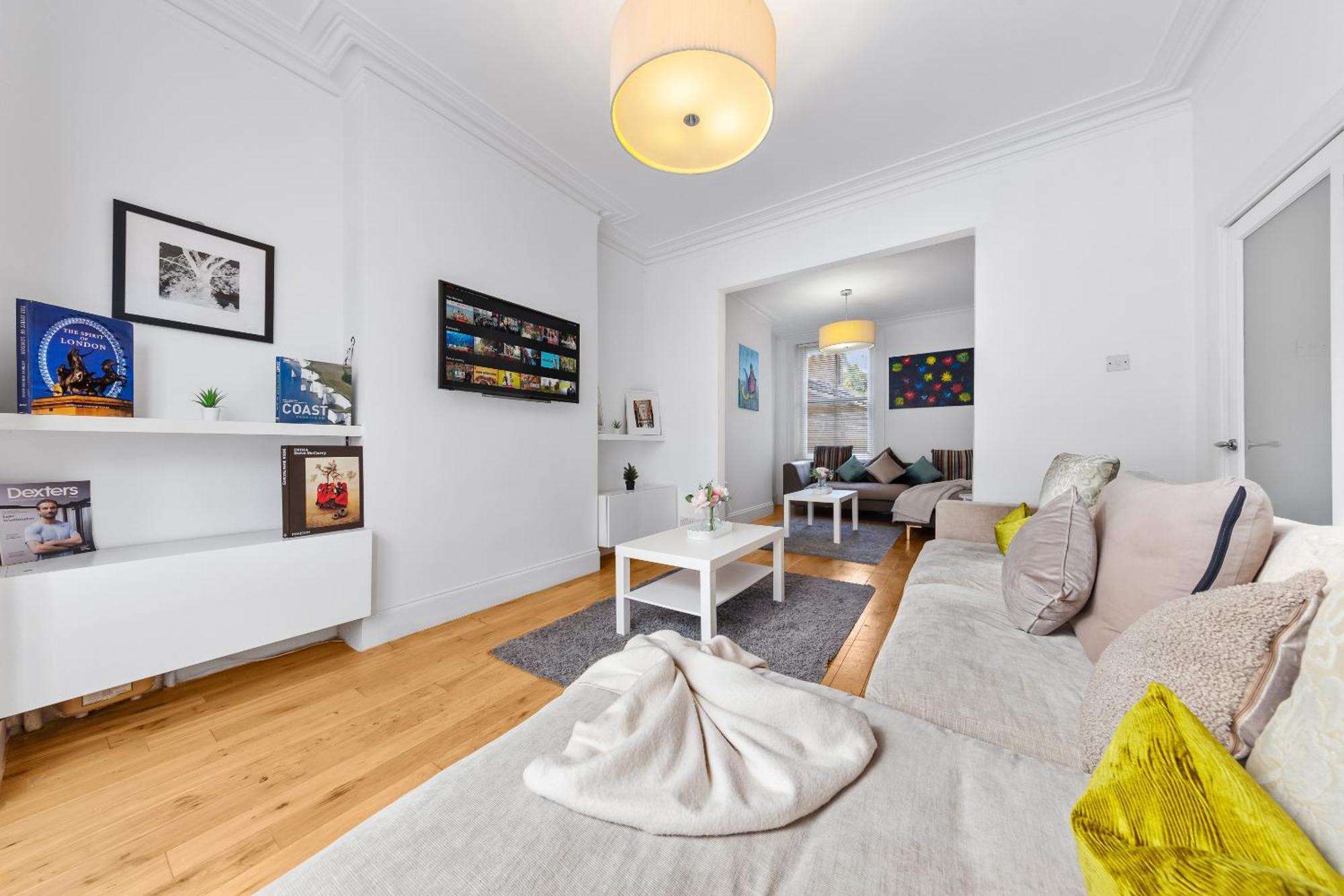 Luxury 4-Bedroom Modern Flat In Central London Steps From Station, Sleeps 9 In Style! Exterior photo