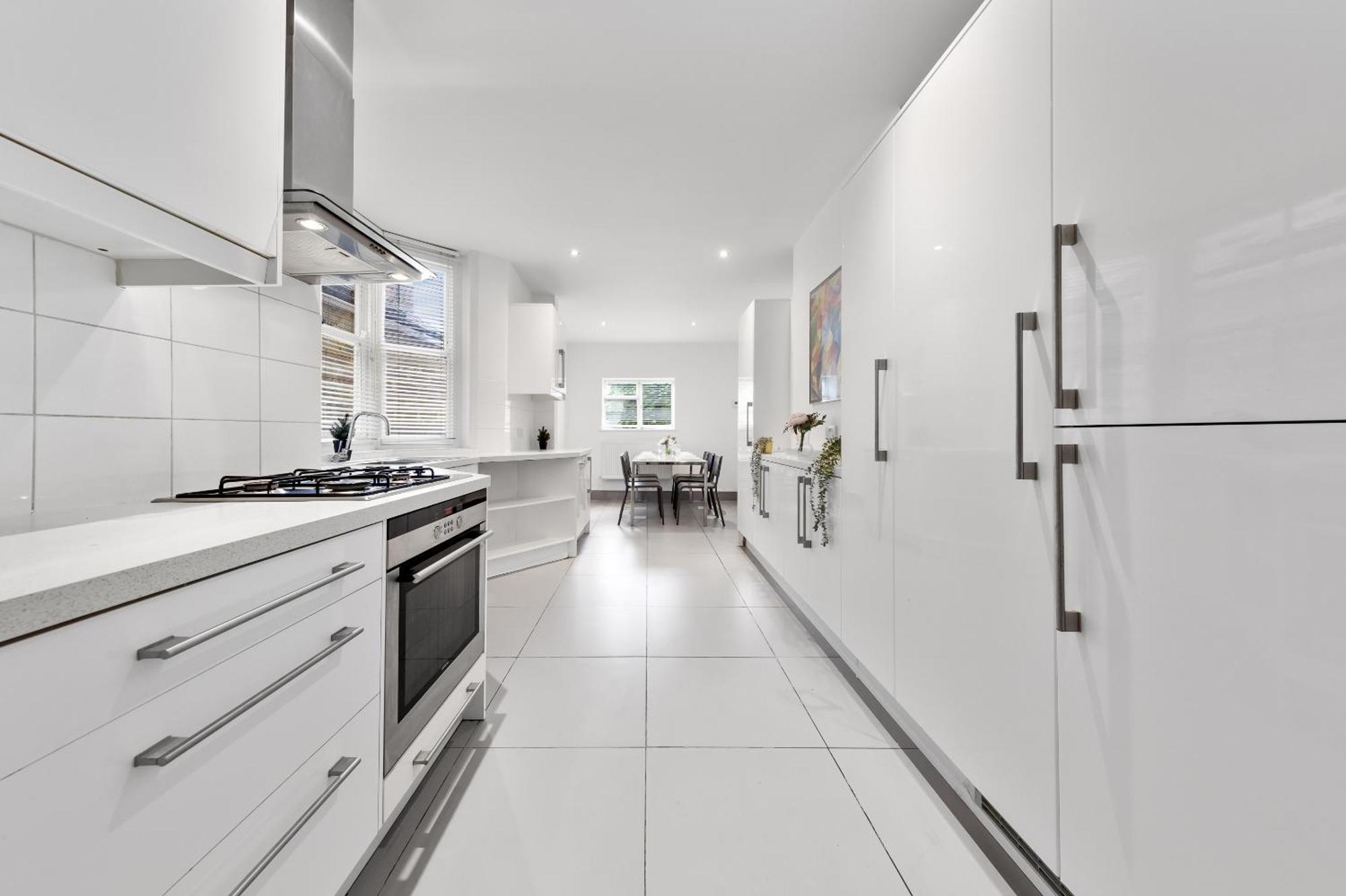 Luxury 4-Bedroom Modern Flat In Central London Steps From Station, Sleeps 9 In Style! Exterior photo