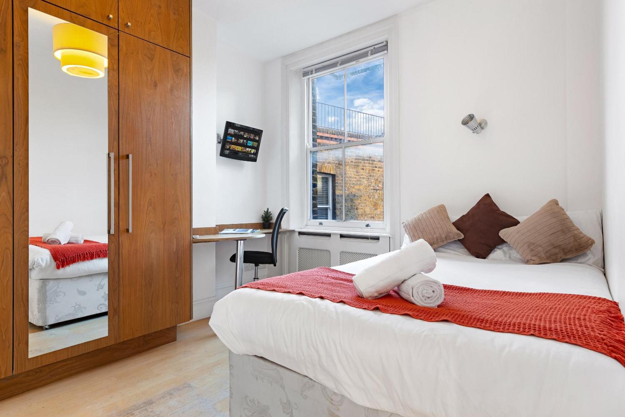 Luxury 4-Bedroom Modern Flat In Central London Steps From Station, Sleeps 9 In Style! Exterior photo