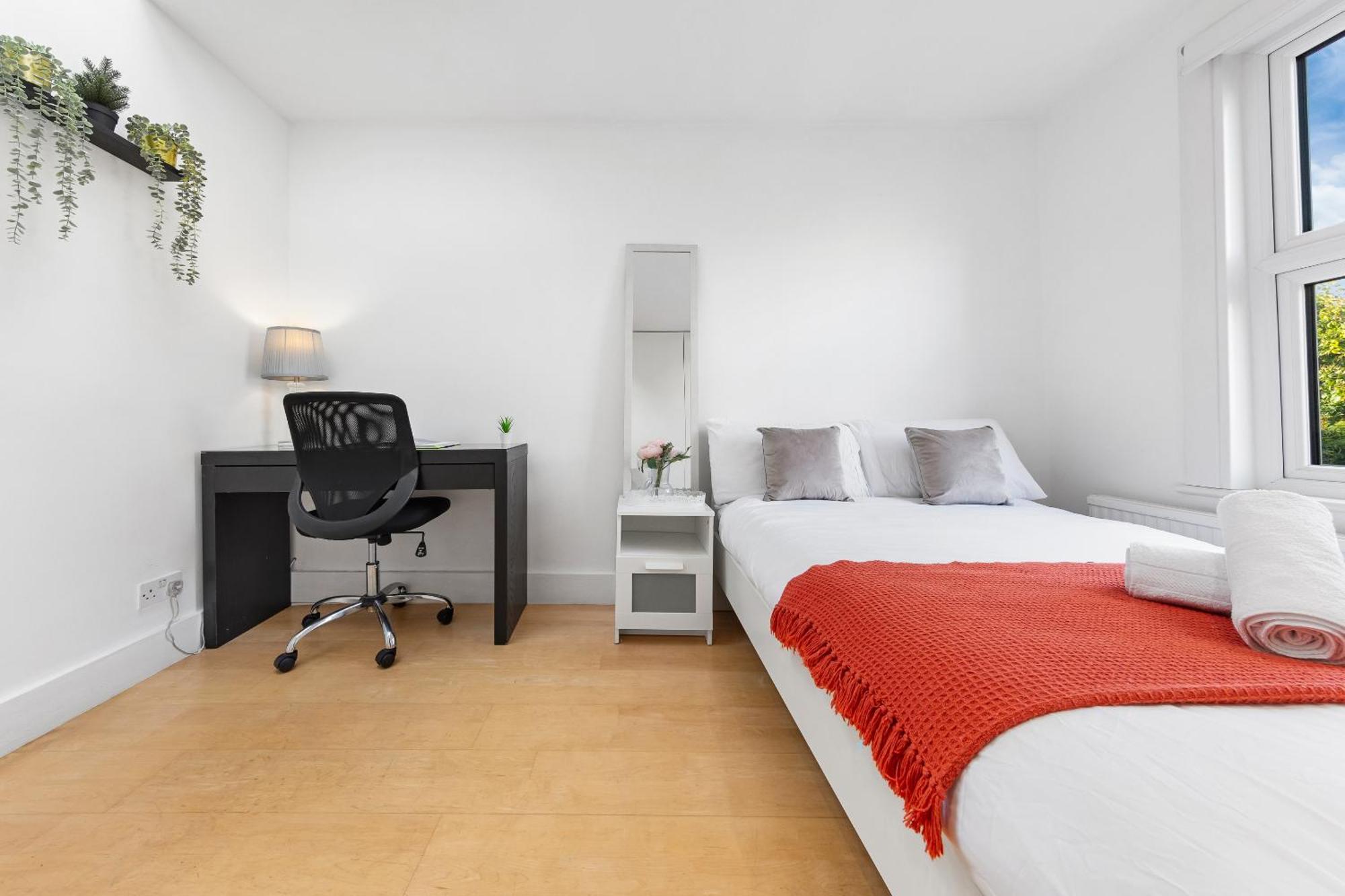 Luxury 4-Bedroom Modern Flat In Central London Steps From Station, Sleeps 9 In Style! Exterior photo