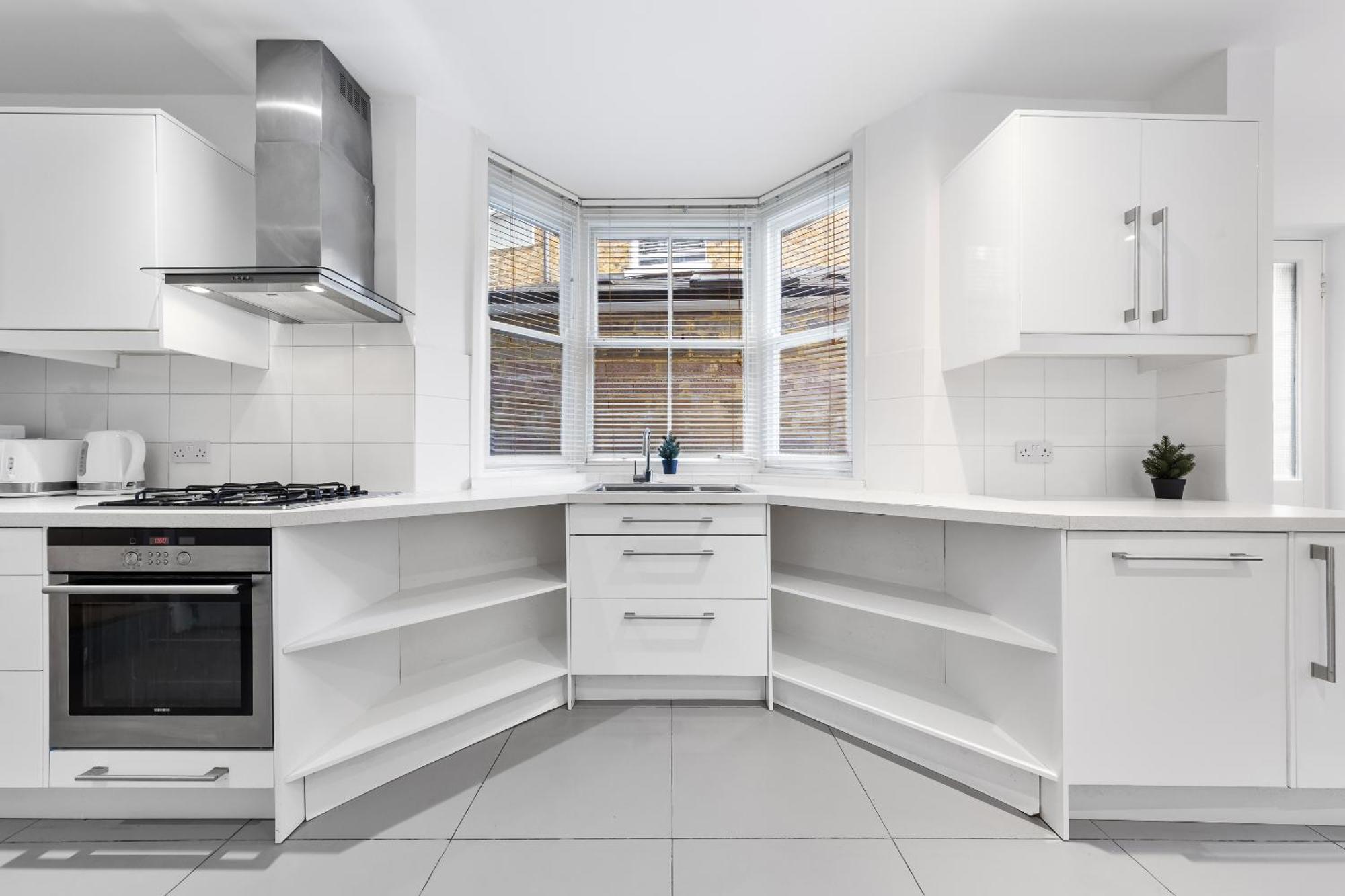 Luxury 4-Bedroom Modern Flat In Central London Steps From Station, Sleeps 9 In Style! Exterior photo